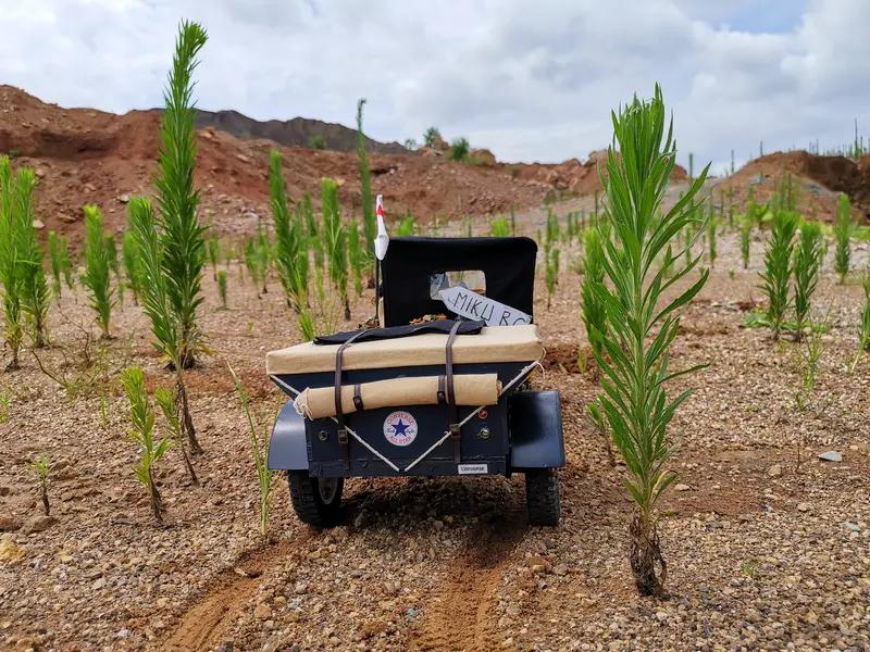 最近“印度人疑拍到我国边防机器人站岗”的视频火了。画面里，荒无人烟的高原上，一个