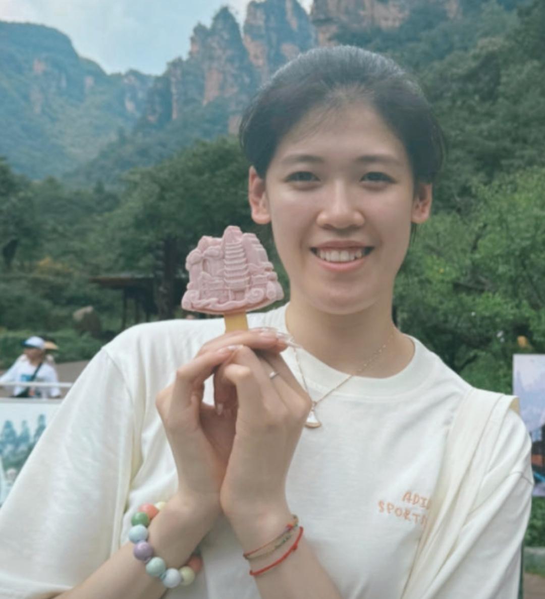 深夜回国，李盈莹发声，正式退出，原因找到，满脸倦容，家人陪伴
娱乐 明星 女排