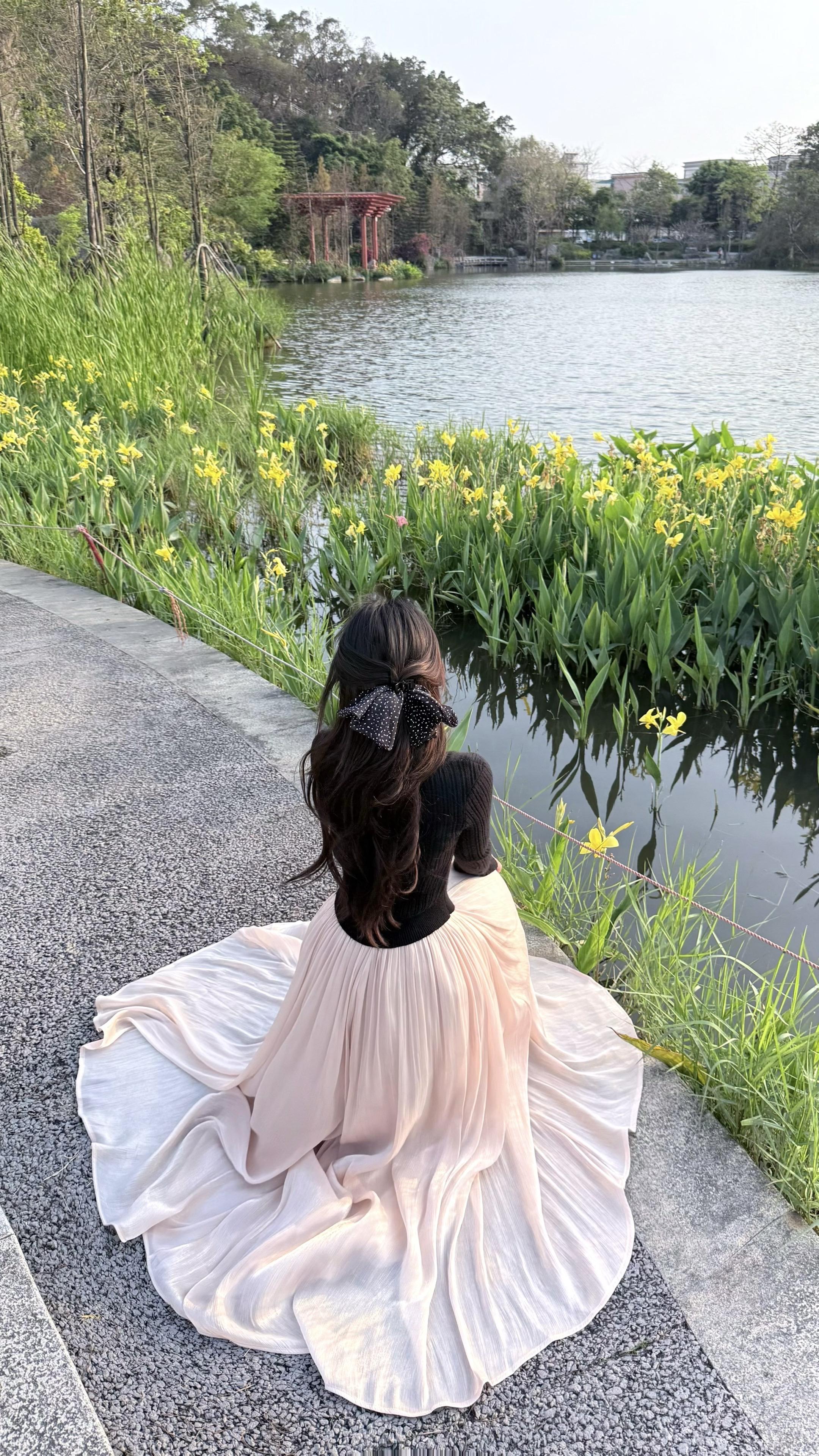 姑娘思量的人已变成追忆 何必一厢旧梦悠悠苦我心