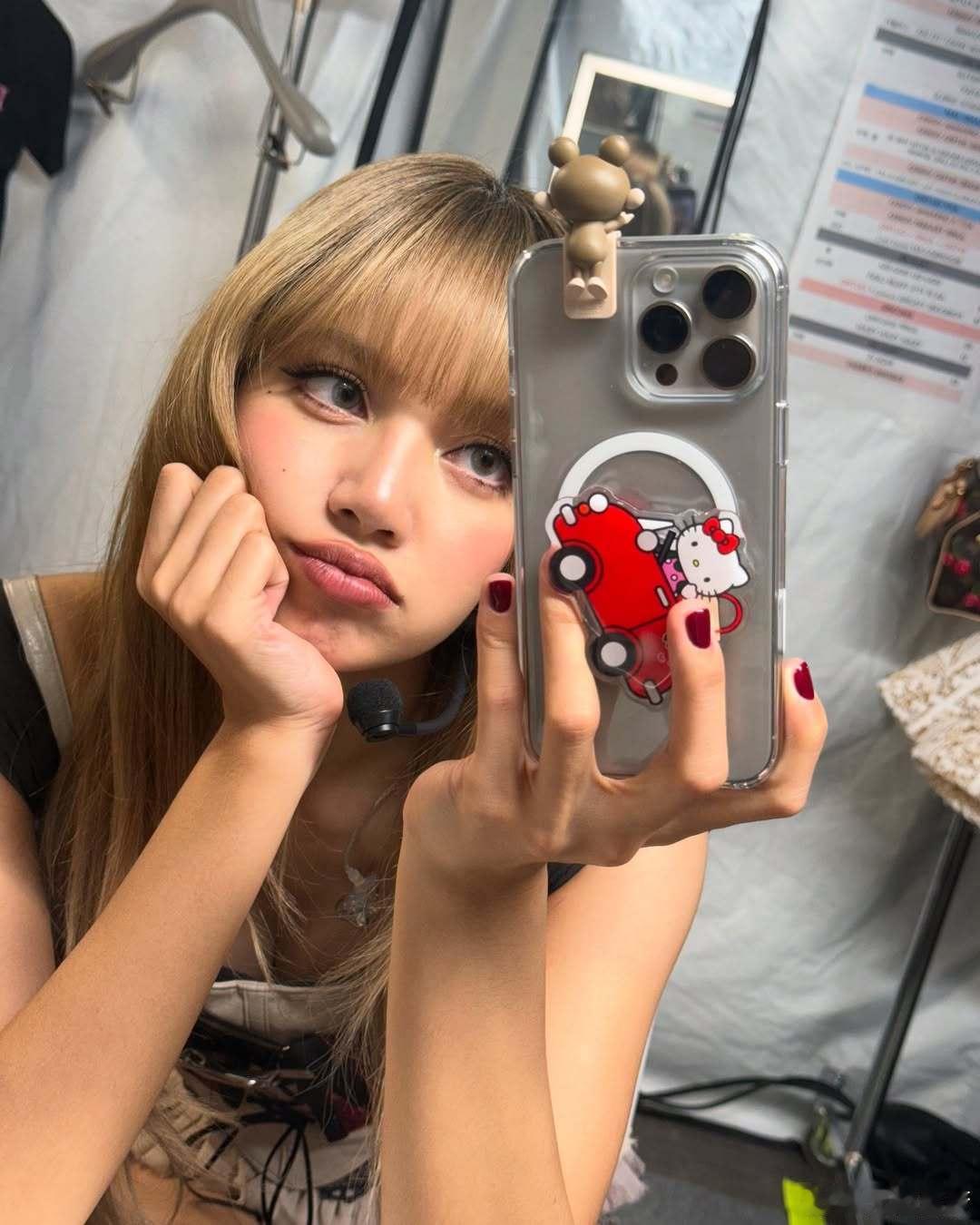 感觉这个女人的手机壳会有好几筐LISA[超话] ​​​