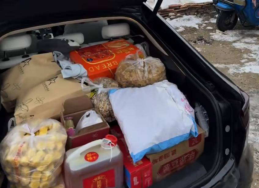 充电器一拔再见又是新一年2月23日是春节假期最后一天，又到了离家返程之时，充电器