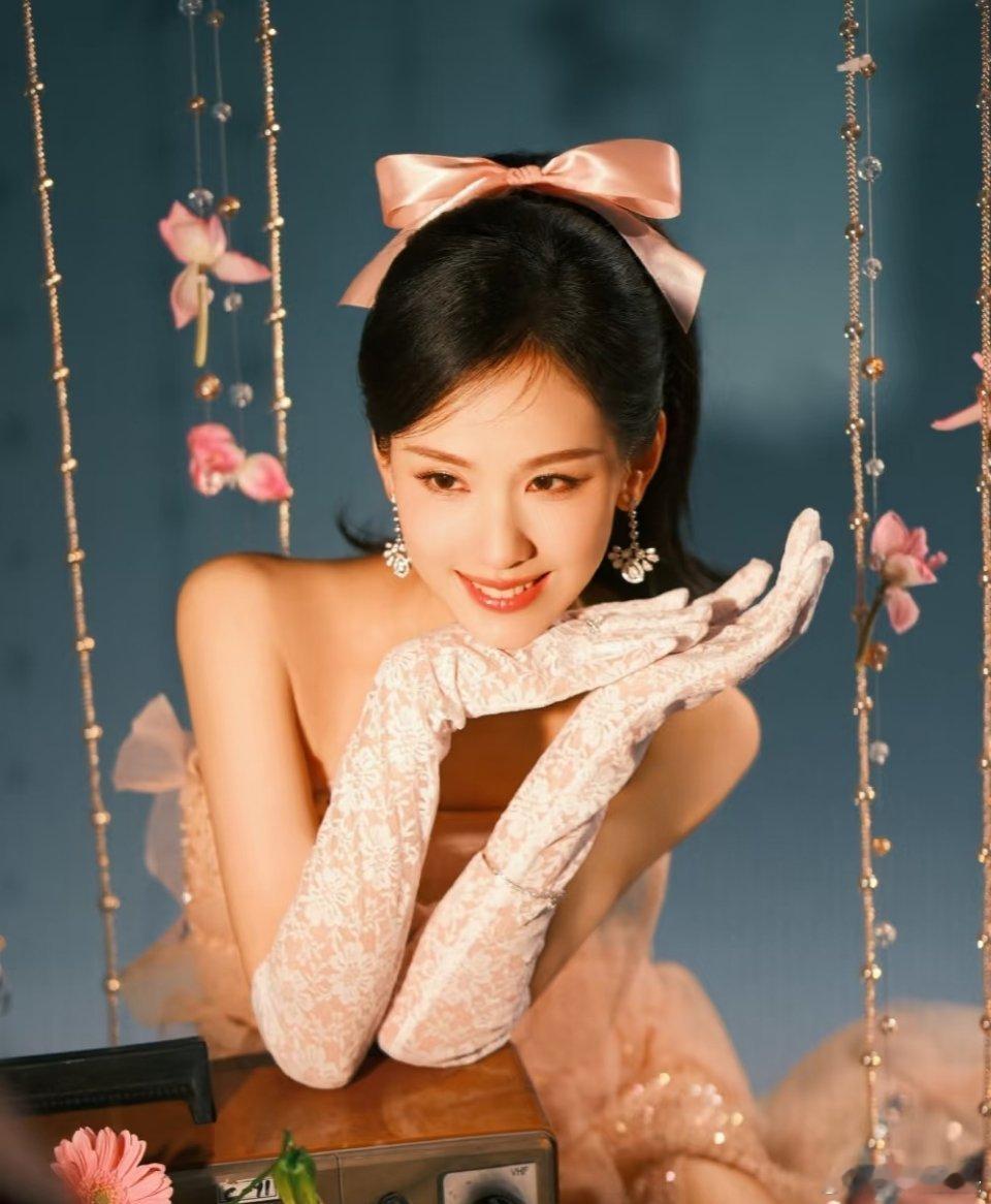 陈都灵[超话]  民国时期的大小姐回归了，这次她一定要夺回属于她的一切！出场即巅