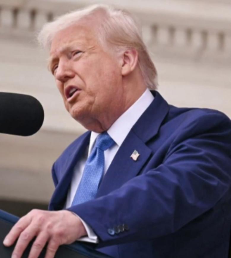 伊朗死扛美国，愣是没倒！很多人以为这证明了伊朗有多强。错了！这场冲突真正打穿的不