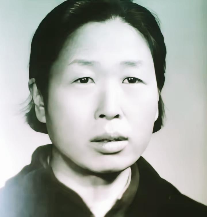 1977年底，原中组部副部长高淑兰被中央免去职务。她收拾好办公桌上的私人物品，交