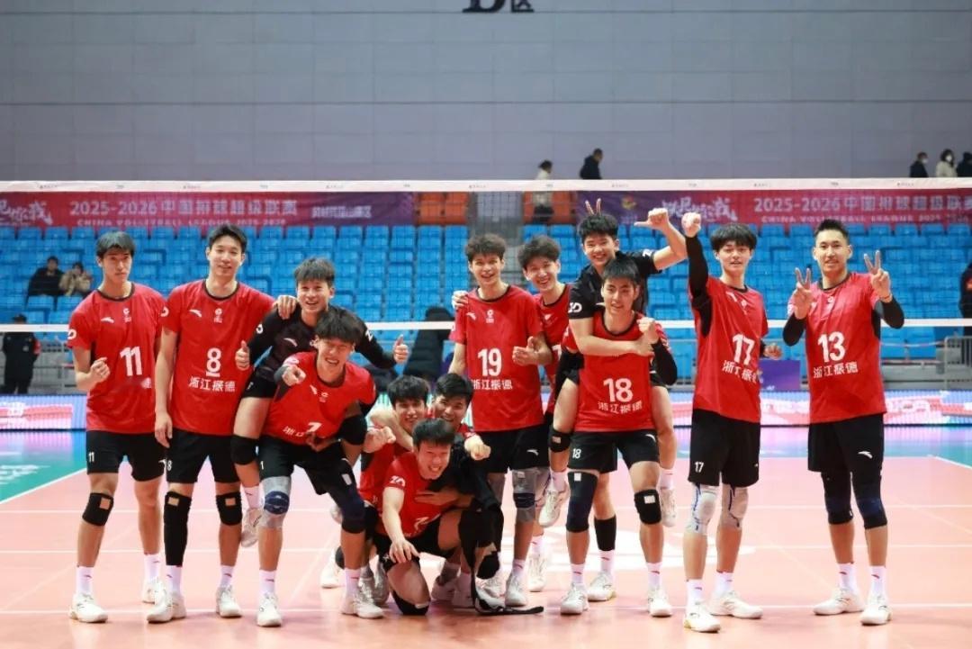 虽然有点糊，但是华子哥好像小头爸爸（放大版） 