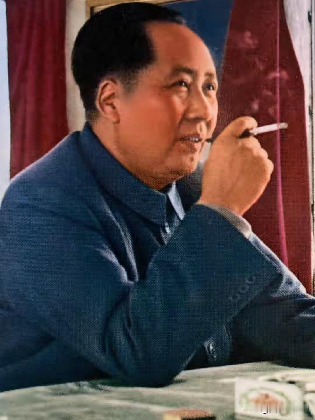 美国历届总统为什么尊重毛主席？因为毛主席的文采，知识，思维，语言，个人魅力，军事