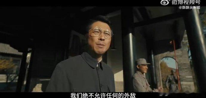 这两集看得我又哭又亢奋 剧中张治平为起义付出生命的悲壮，吕英化悲痛为力量的果敢，