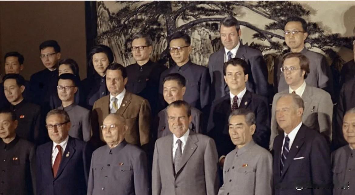 1972年2月，美国总统尼克松访华期间，前排左起：姬鹏飞、基辛格、叶剑英﹑尼克松