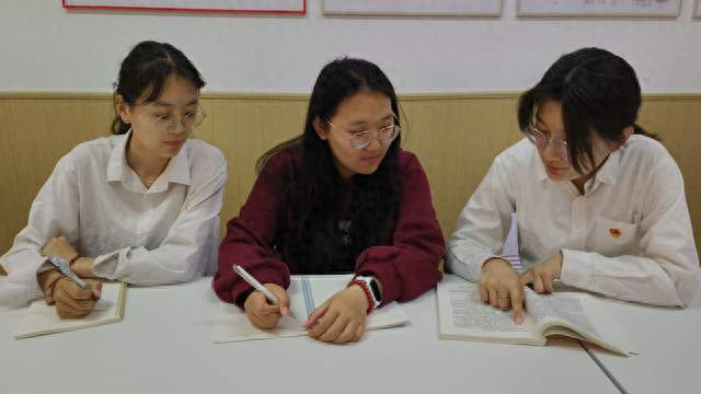 补课老师讲得更好，不是校内老师水平差，背后真相很多家长看不懂