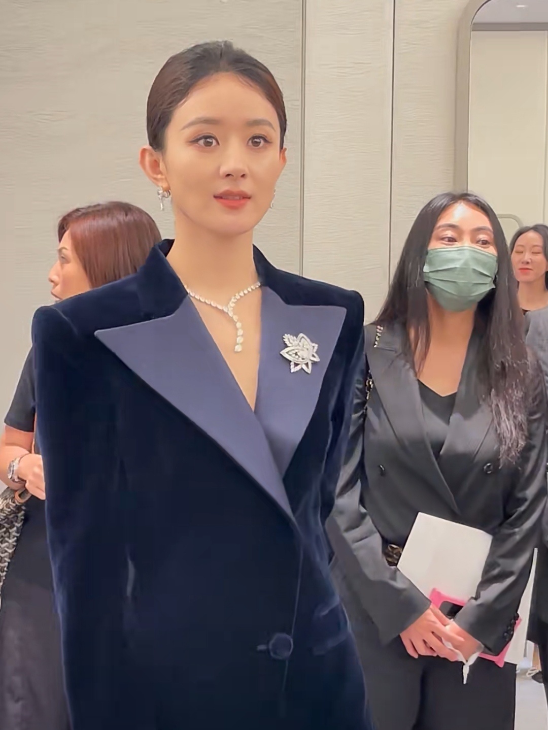 赵丽颖今日戴比尔斯活动生图直出，觉得如何0 ​​​
