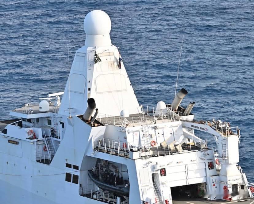 🇳🇱荷兰皇家海军巡逻舰“格罗宁根”号 (P843) 已做好迎接圣诞的准备。