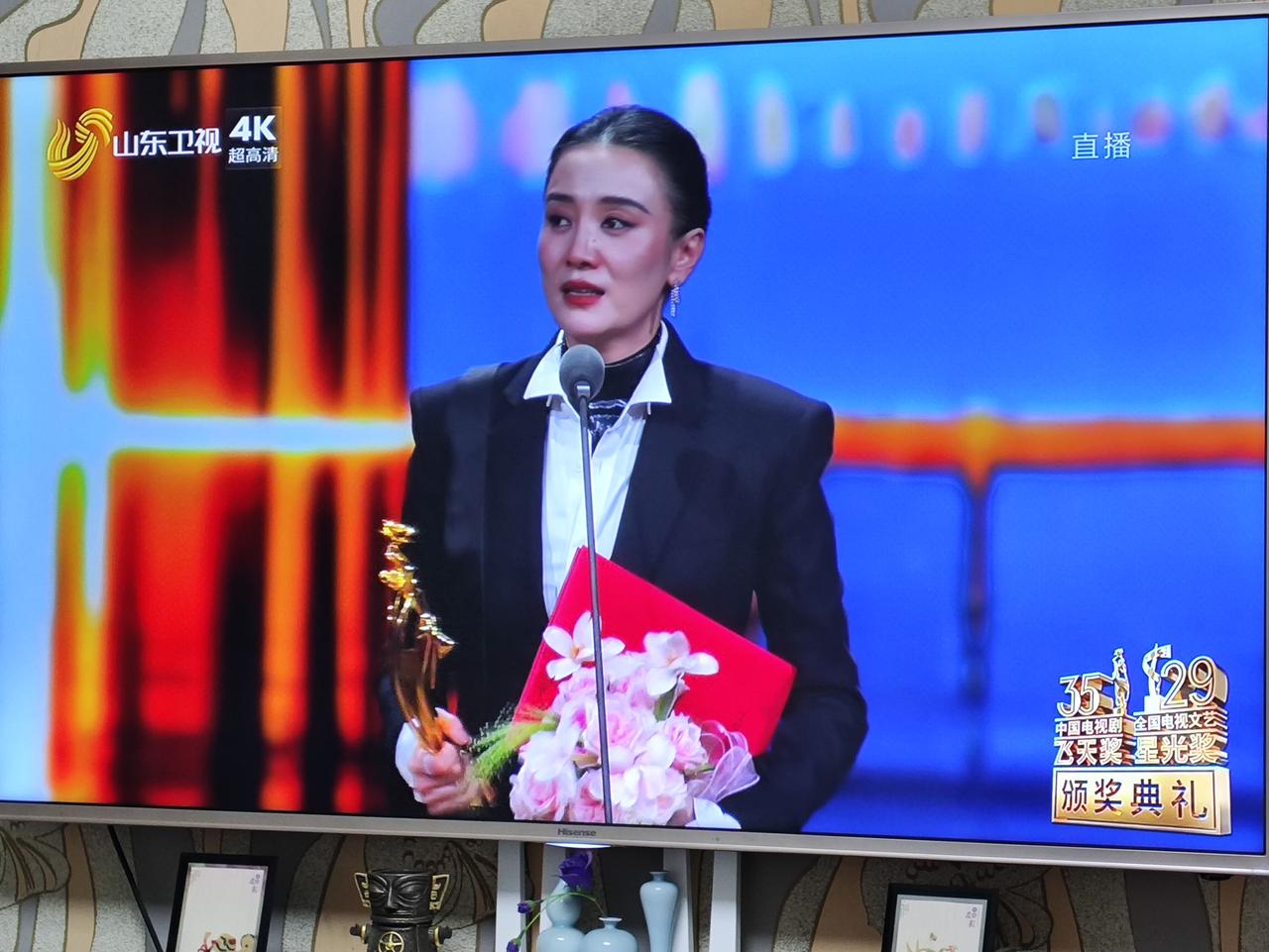 待到《山花烂漫时》，宋佳在丛中笑!

        随着第35届电视剧“飞天奖