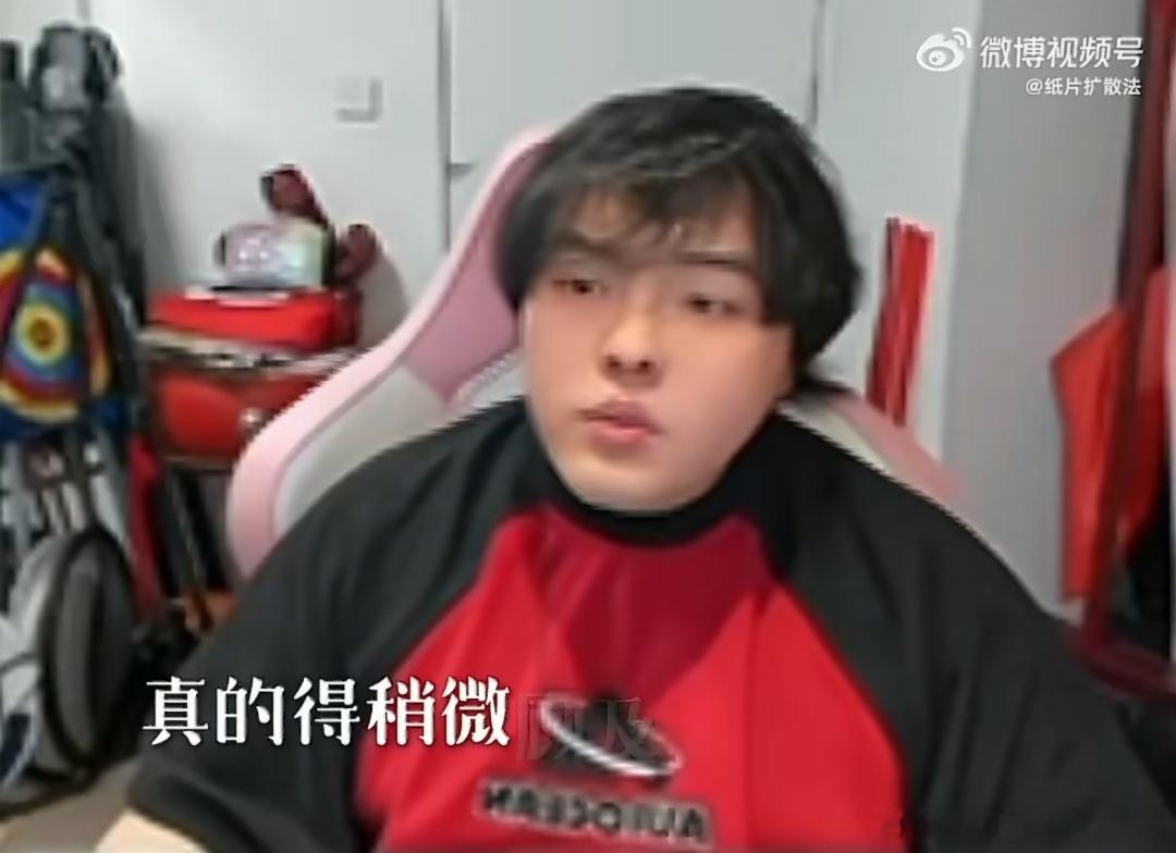 桃黑黑直播回应面对睡衣录音外泄、粉丝产生争执的风波，桃黑黑开启直播做出逐条澄清，