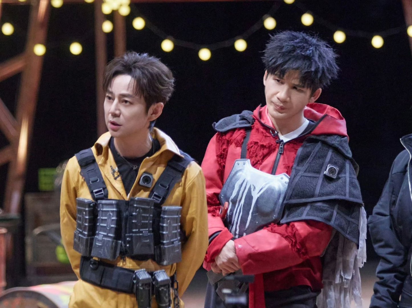 大侦探黑室大劫案大侦探 沙暴散去，真相浮出。侧翻车里的神秘人，竟是42号货物的钥