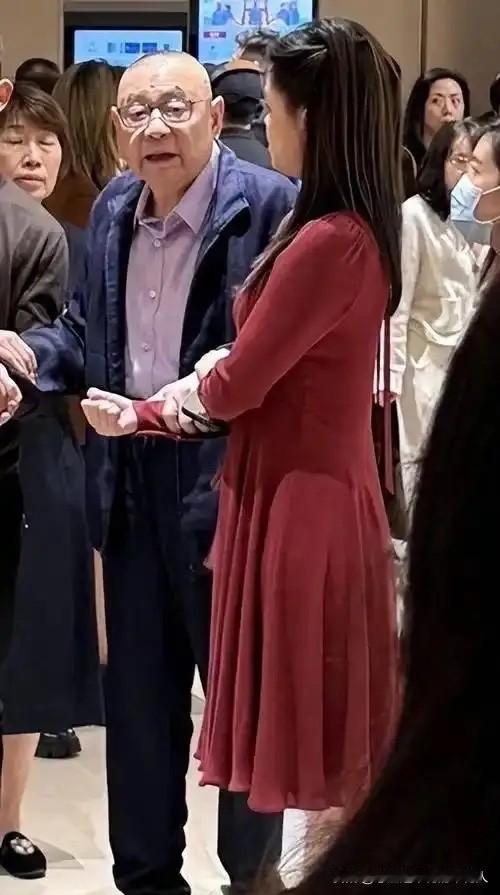 刘銮雄最值钱的投资，压根不是180亿的恒大股票，而是女儿刘秀盈录取通知书上的英国