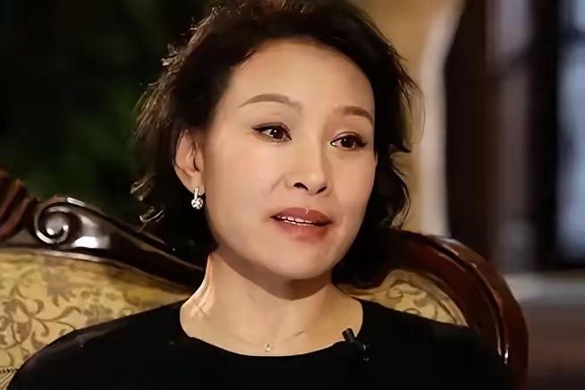 移民只要不违法，个人自由，去了心中最美好的国家生活。但是，又跑回国内挣国人的钱，