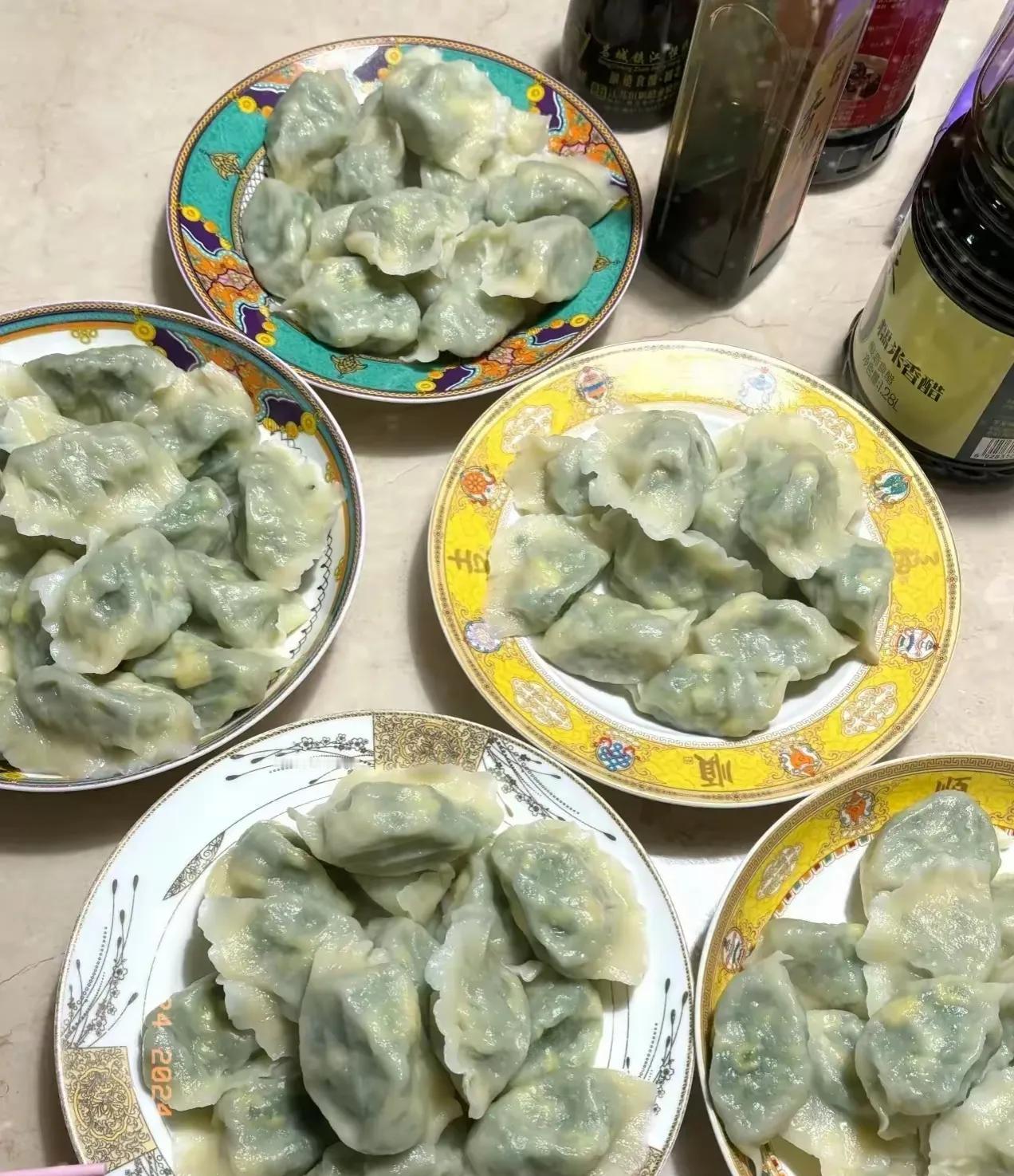 婆婆有个习惯我忍受不了，非常懒，懒得不愿做饭！今天去婆婆家吃饭，她包的韭菜饺子，