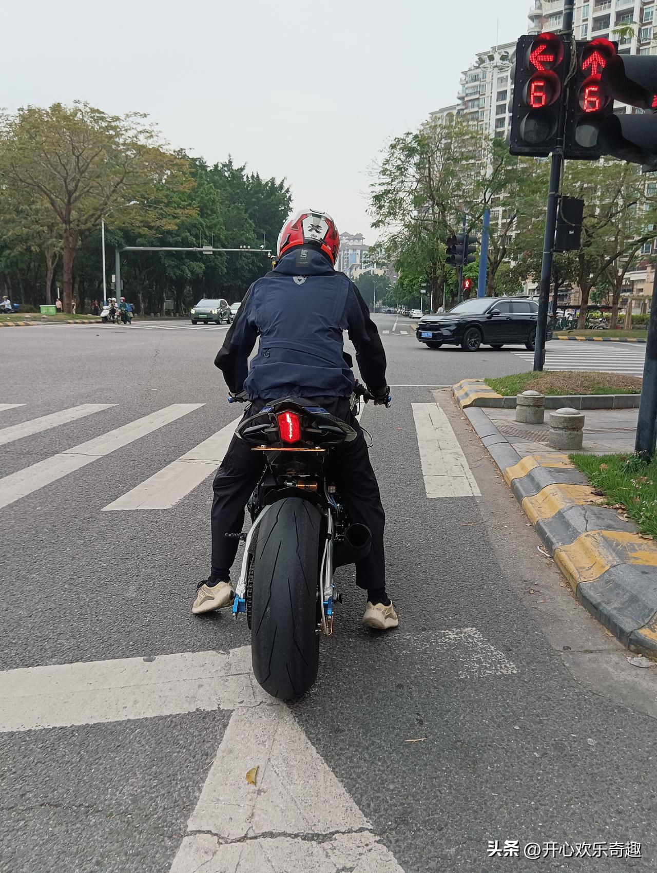 这种车是不是好帅呢？骑了上去人多么的高大上！！！
能驾驭这种车的人都要有身高，有