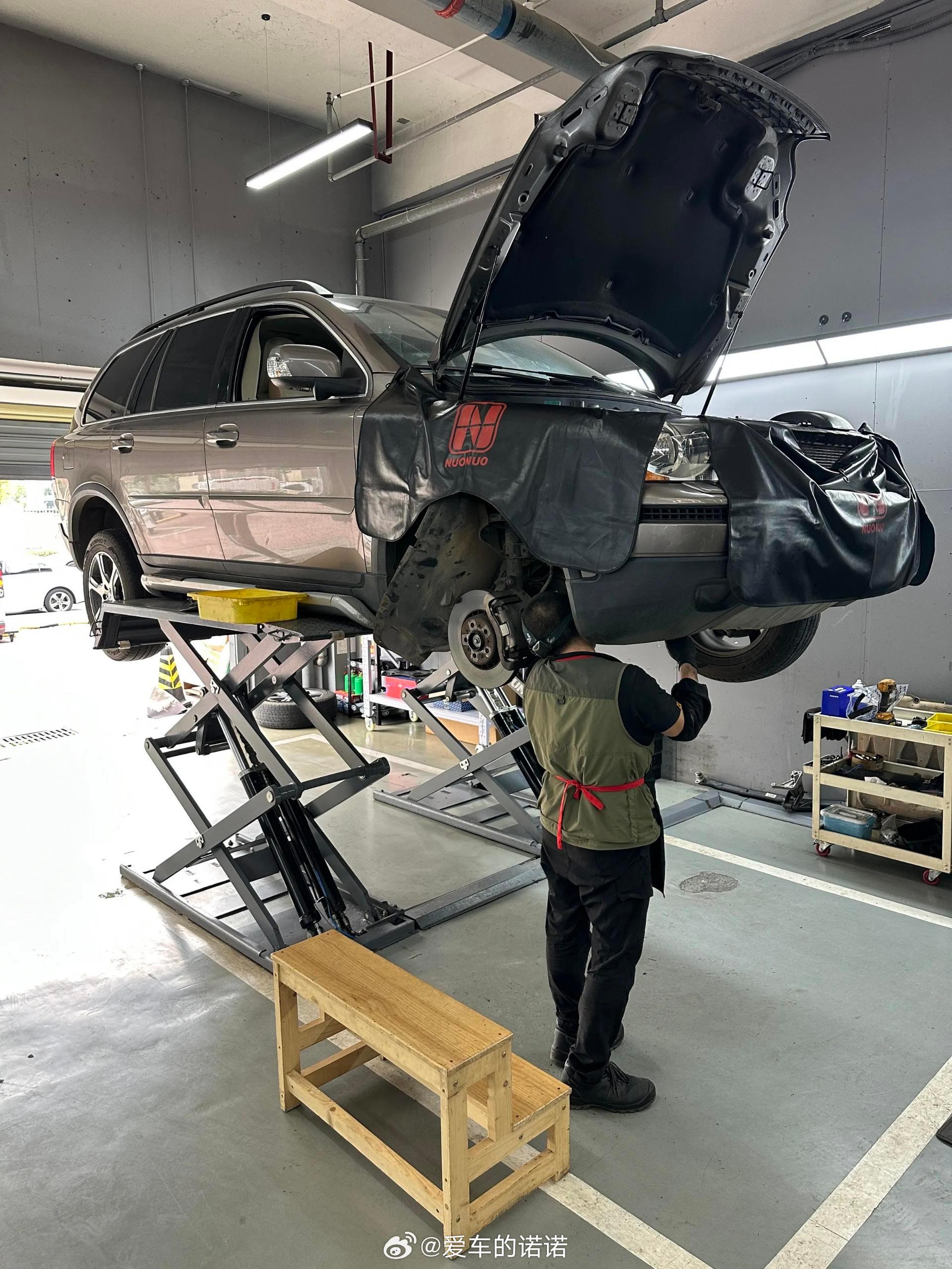 让我们淘火烧云的大佬，又把他的初代五缸XC90送过来整备，要求完全原厂材料。我简