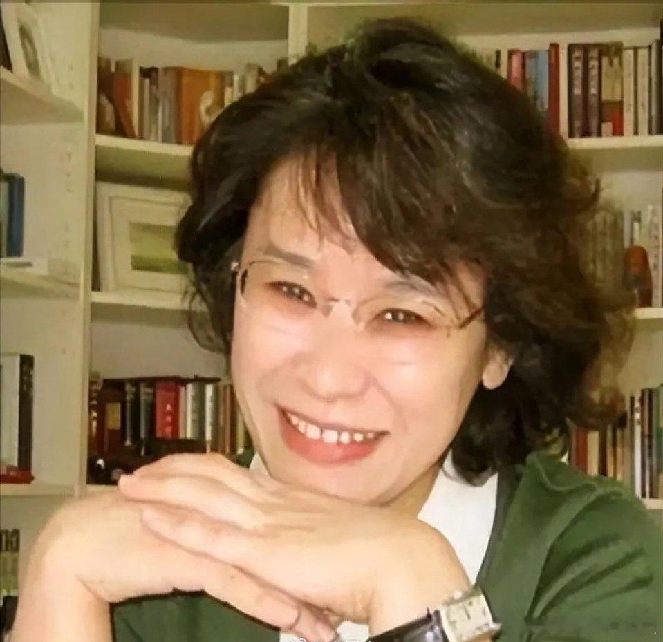 张海迪是个谜。从80年代至今，30多年过去快70岁，为什么一直还能活到现在？她身