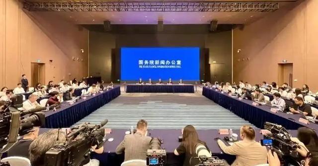 中国人口第一大省，已有1.65亿人？
最近广东披露的“实时在粤人口约1.65亿”