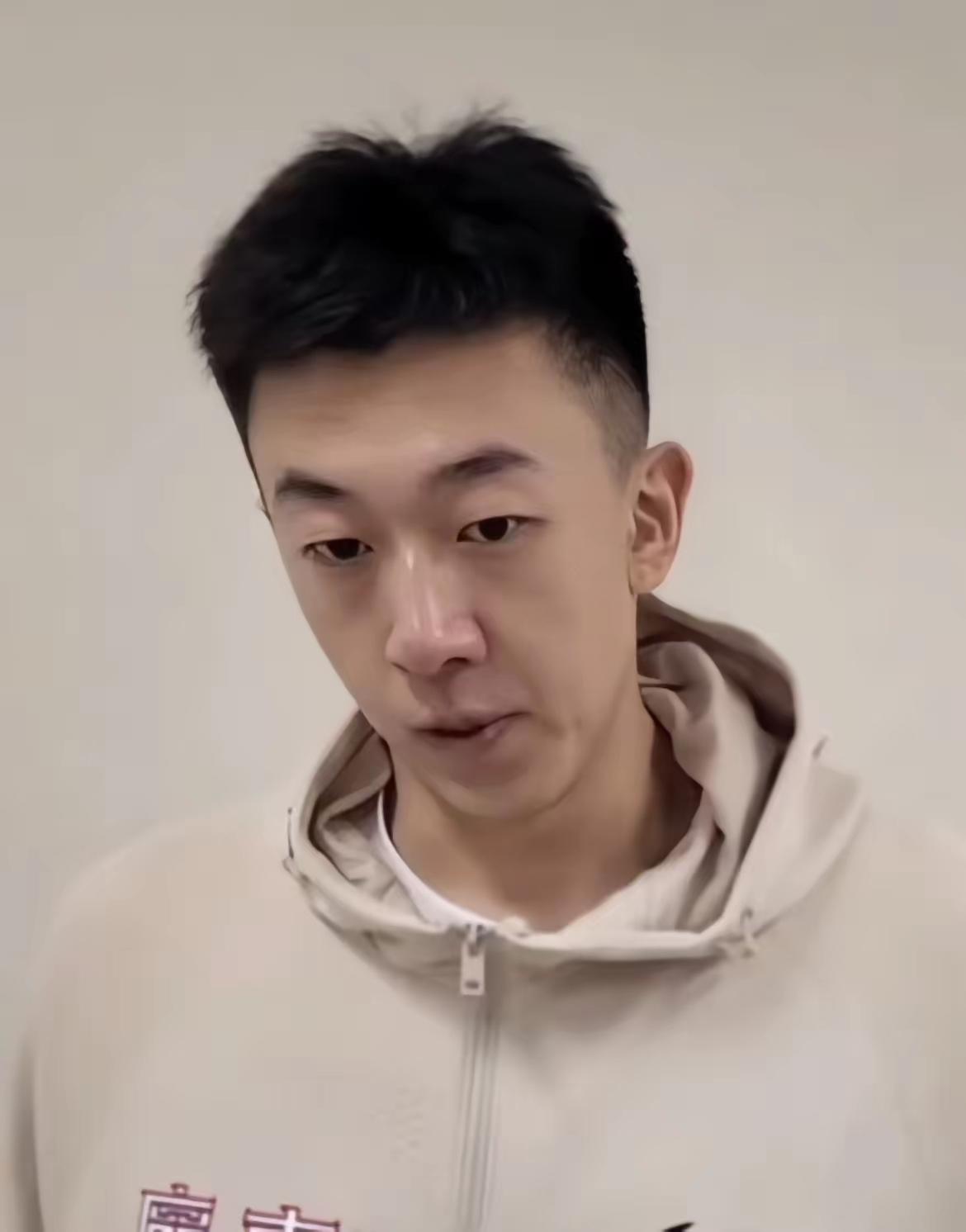 王少杰意难平！
​据广东体育媒体人透露，广东男篮和北控男篮的交易谈判已经结束，广