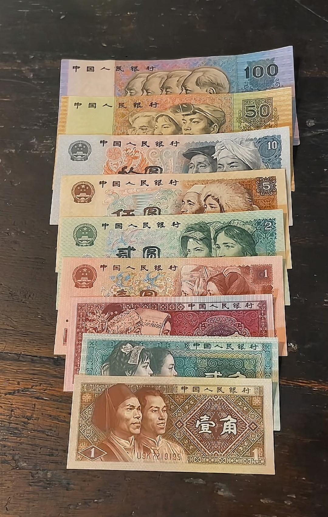 用这个钱的你们都多大了？其他版的都不流通了，唯独80版5角还在用。 ​​​