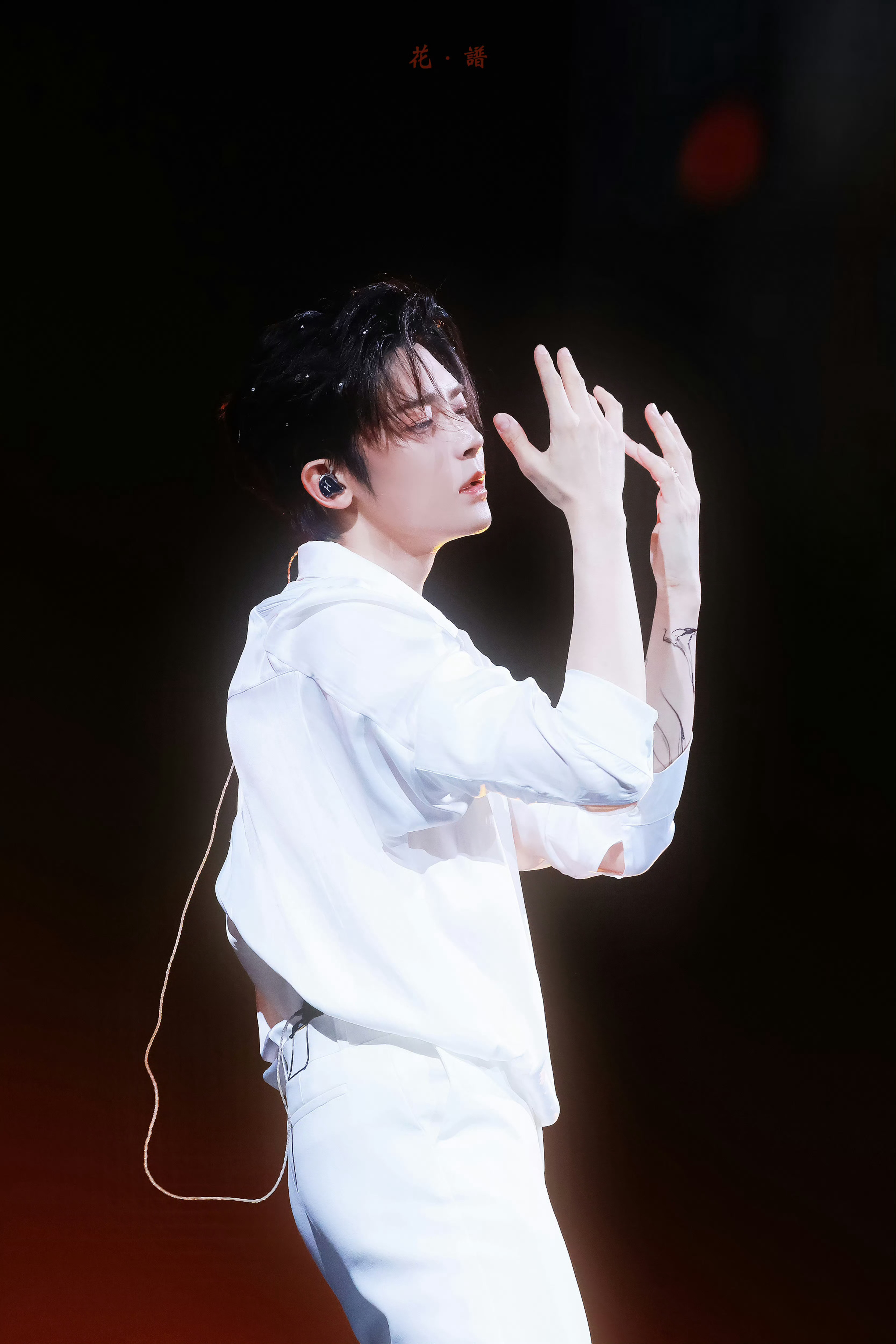 侯明昊0803生日快乐侯明昊岁启廿九 昊桃久久 去年今日  刚刚到达杭州开始狂欢