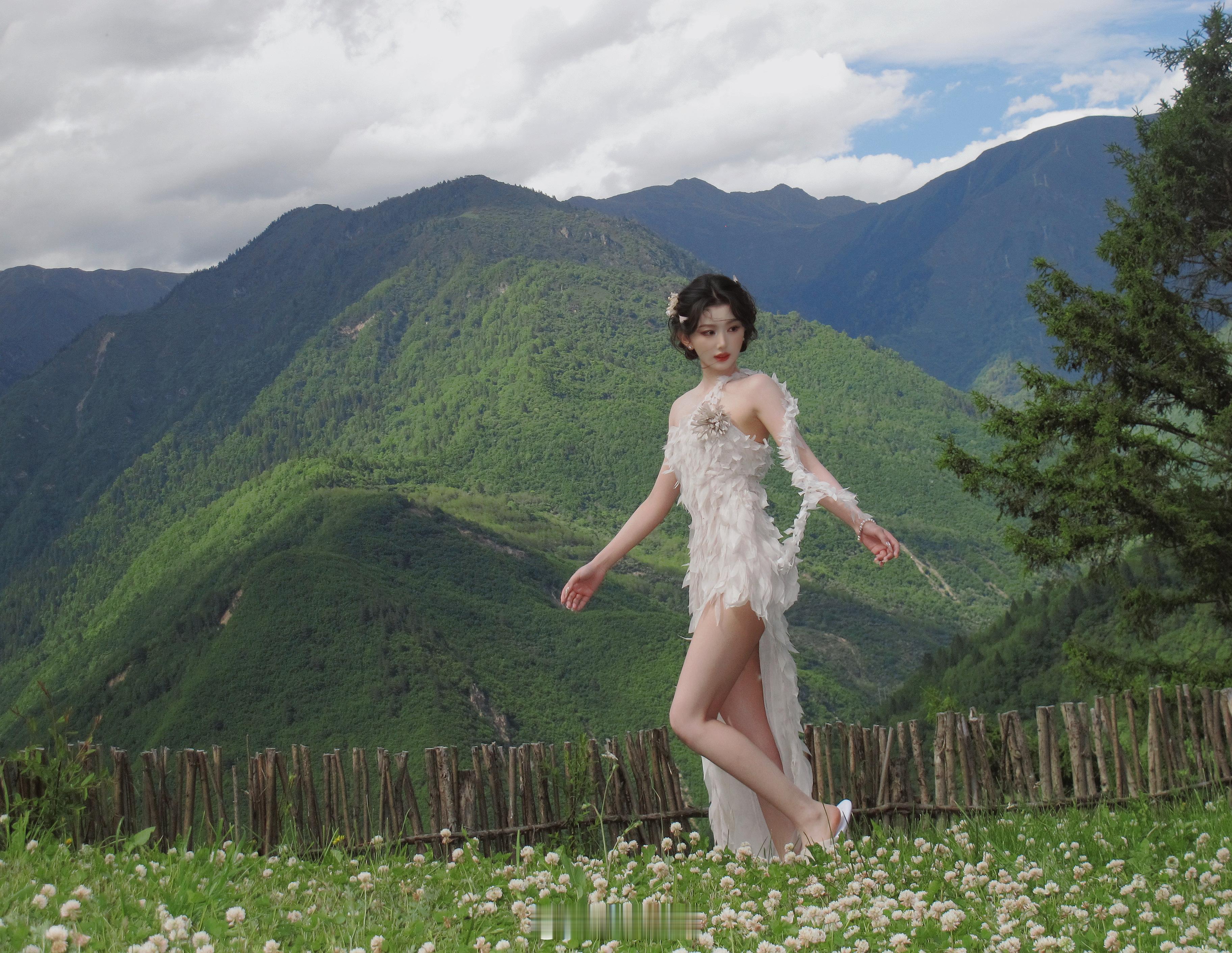 VOGUE出发图这是我滴缪斯，很神圣吧