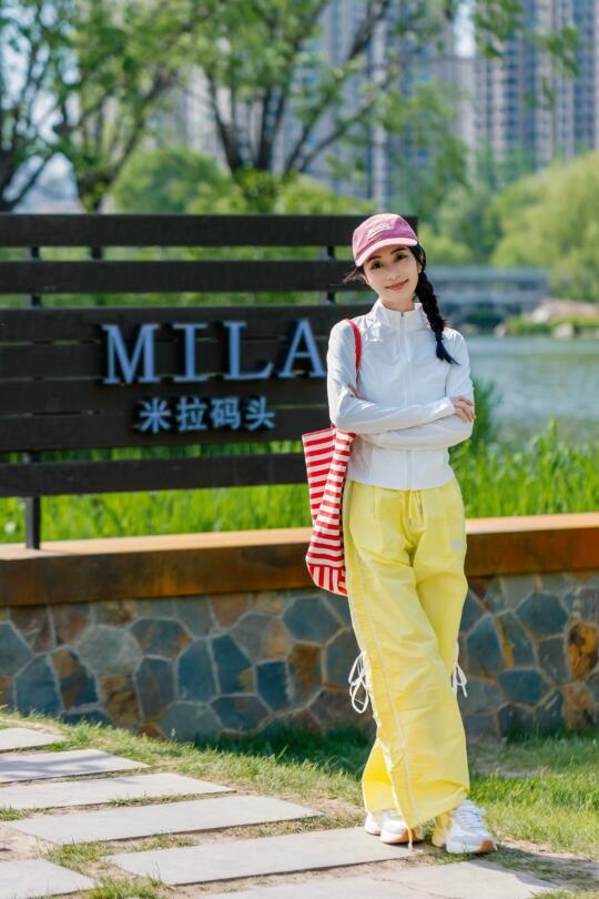夏天就是要穿明亮的色彩呀💛