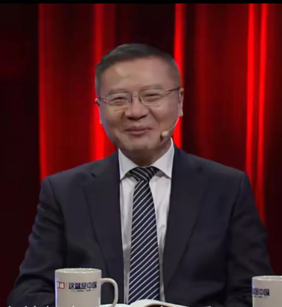 张维为教授的新朋友。
从王小东先生的近期观点可以看出，他已经可以和张教授做朋友了