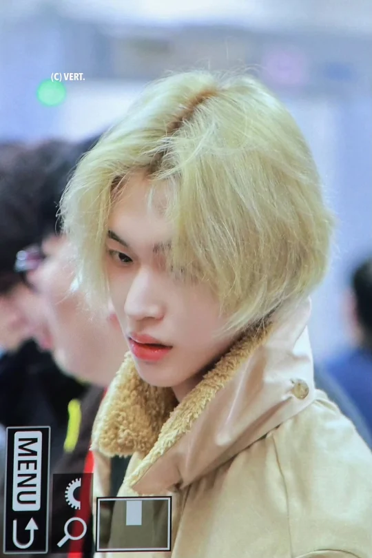 与凛冽寒风一起袭来的还有今日元彬的金发