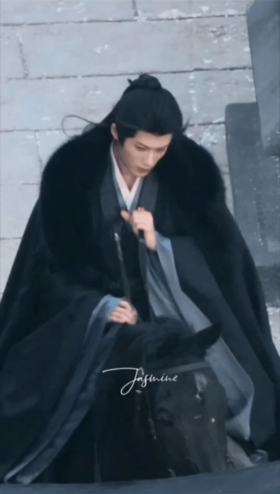 天啊！檀健次谢却山这单手飞身上马的动作真是太漂亮了！太酷😎帅了！