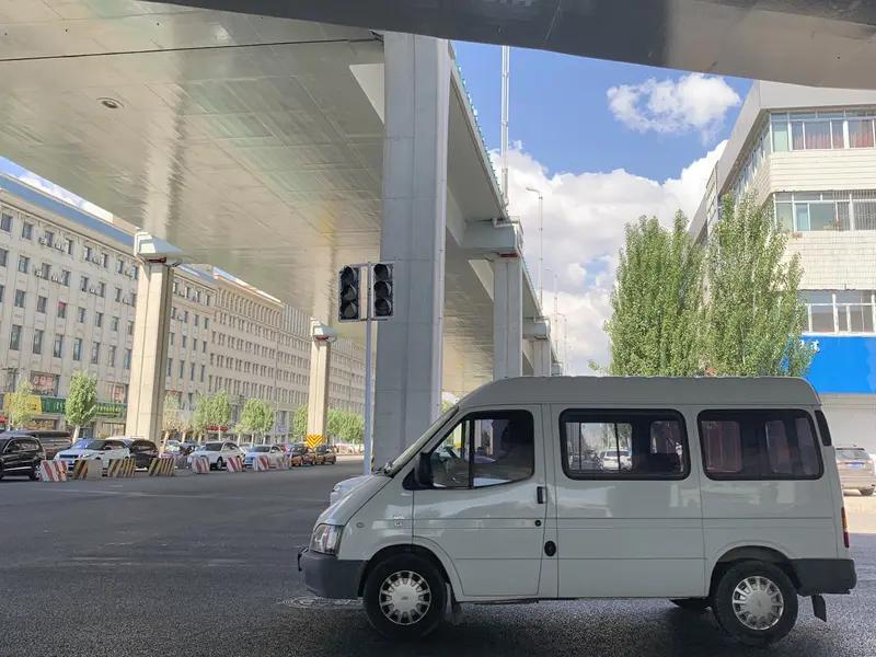 什么东西生不带来，死不带去？首当其冲就是财富和权势。人出生时赤条条，没带一分钱；