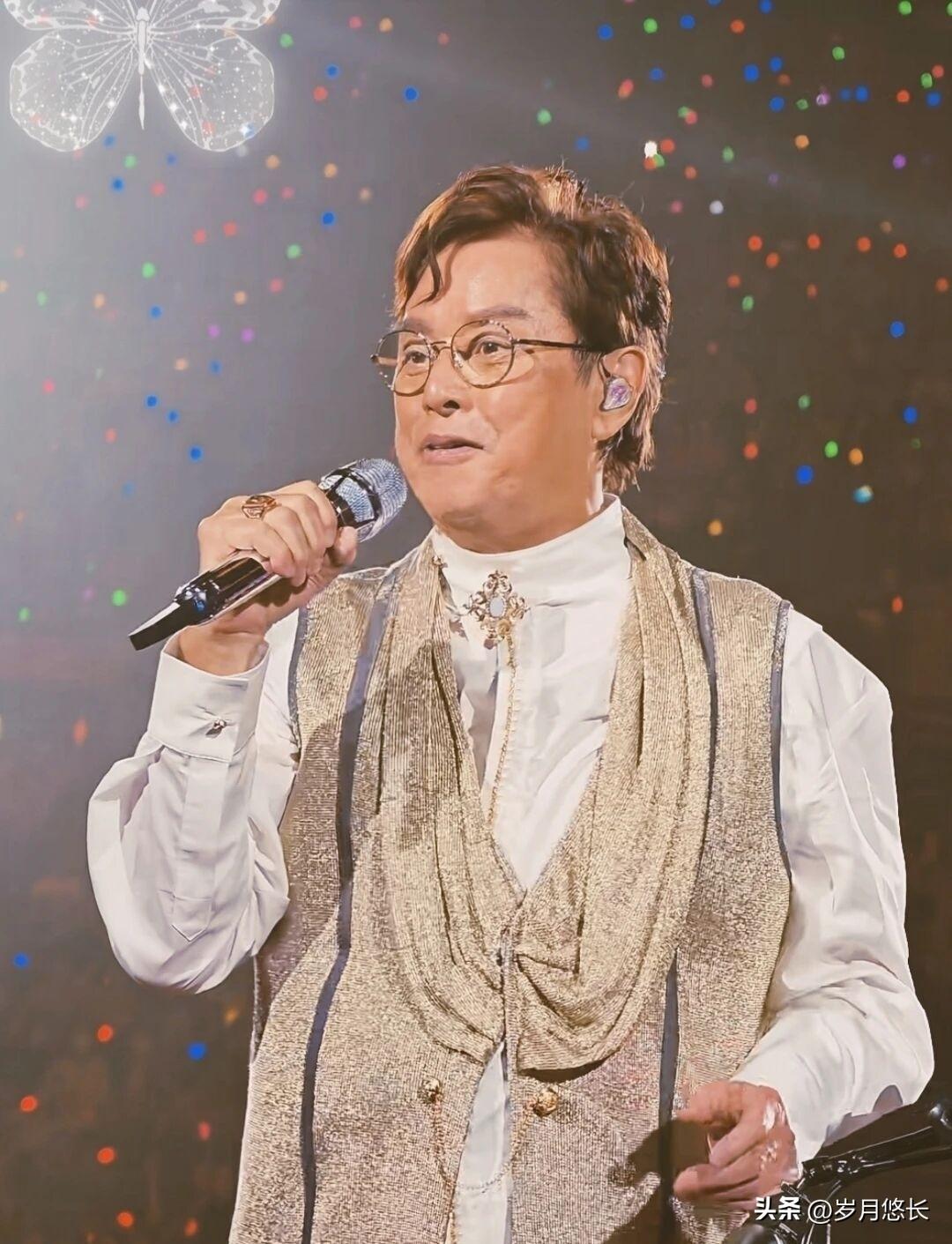 76岁的谭咏麟，
全开麦唱了41首歌都没事，
结果唱到一半，自己把自己唱哭了，不