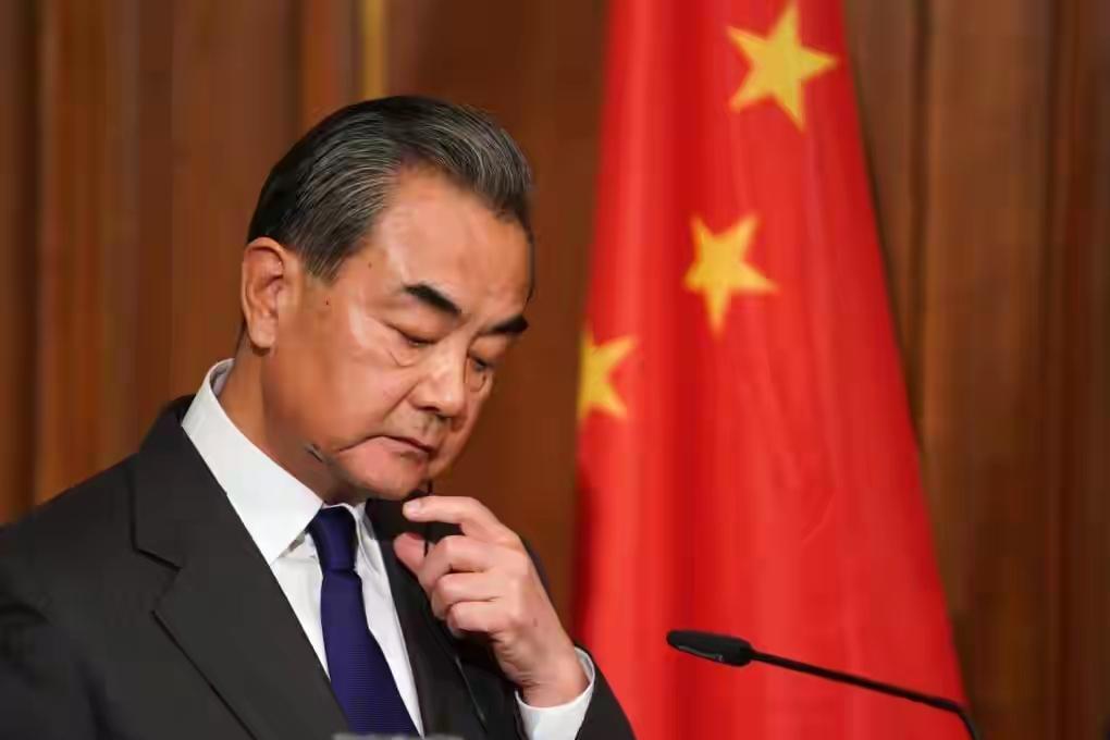 王毅外长把后果撂下，关键时刻日本又进一步，中方果断撕毁邀请函