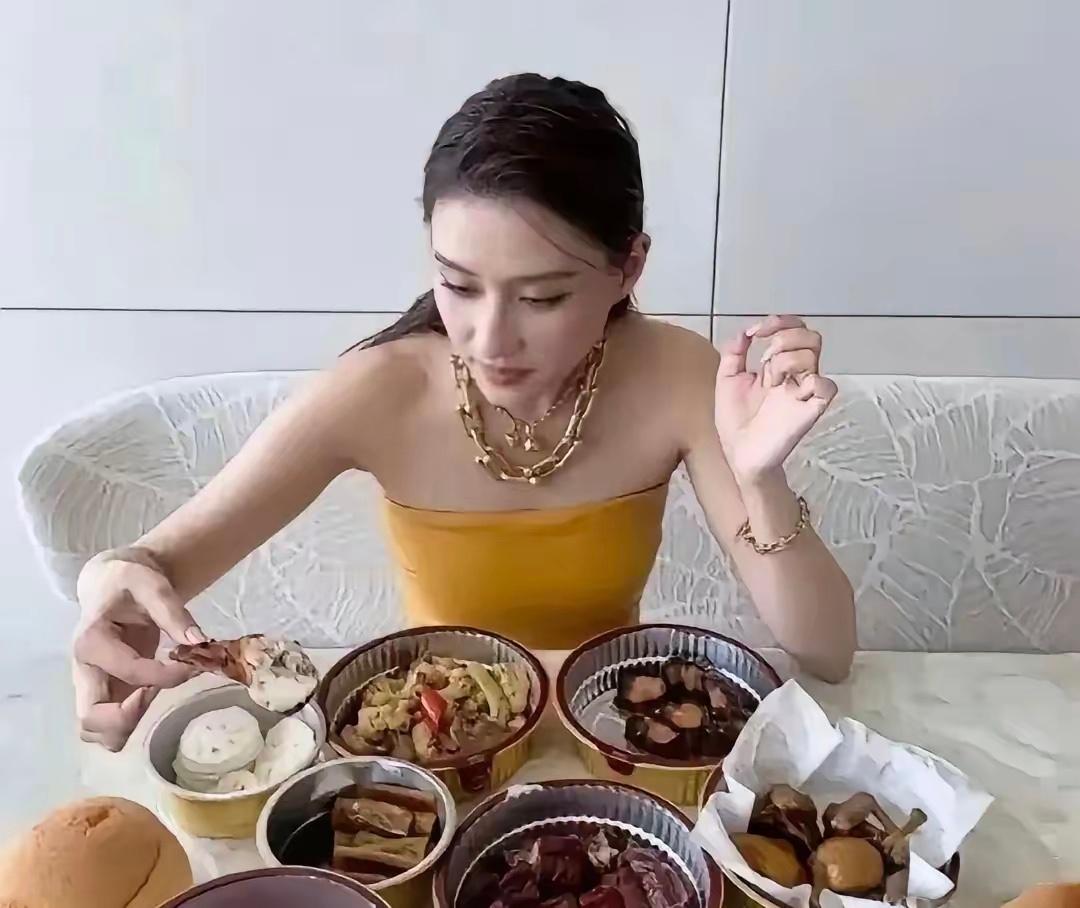 富二代何超莲的下午茶，贫穷真的限制了我们的想象！ 