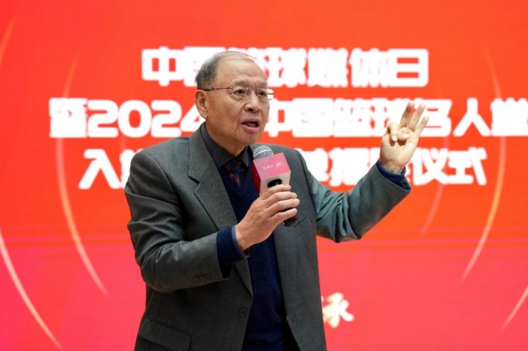 杨毅：管理位置与是否热爱无关 篮球需要有能力有事业心的领导