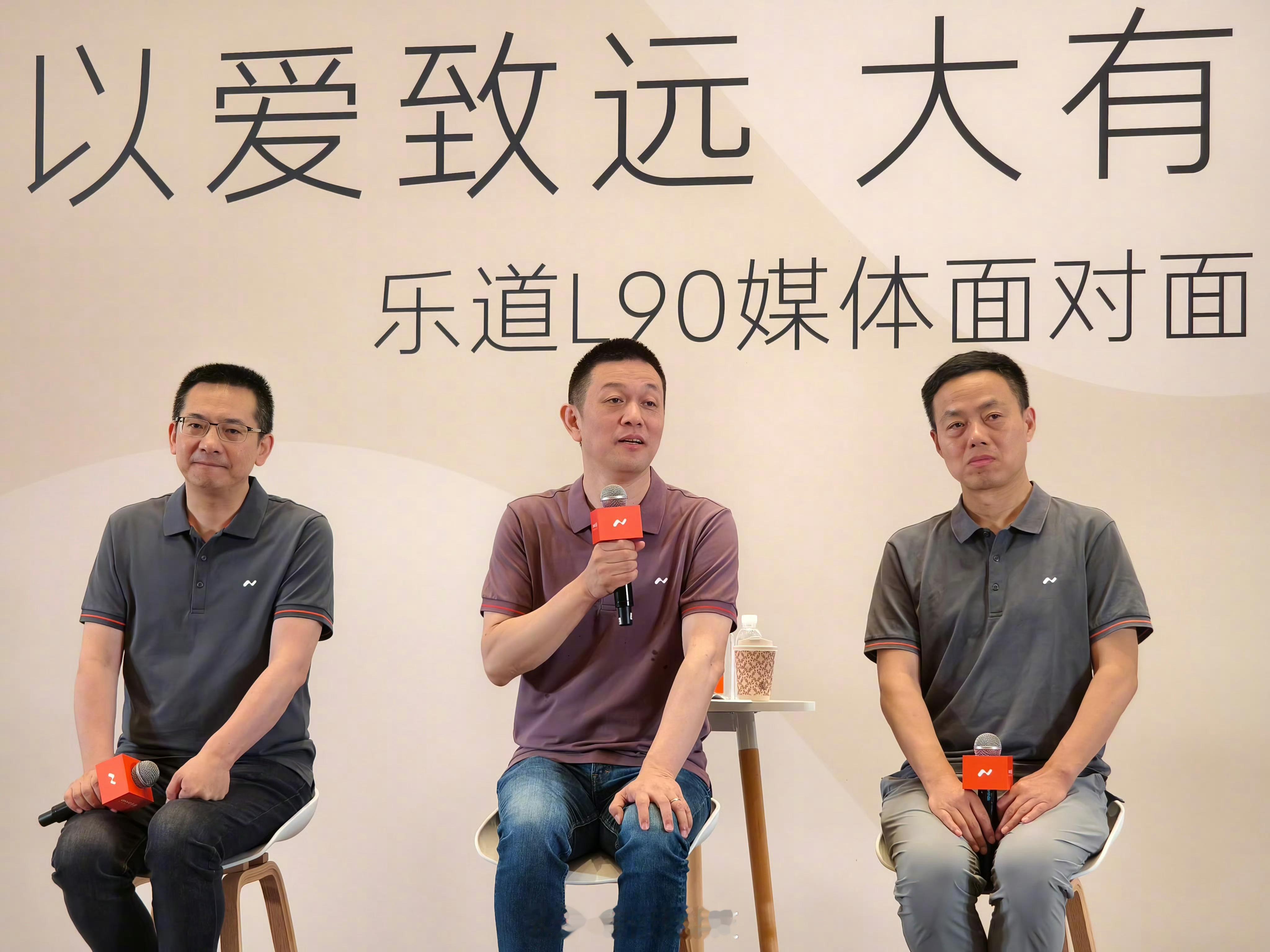 沈斐在蔚来车友和基层员工间的口碑一直很好，都非常认可他在蔚来能源的成果。其实在沈