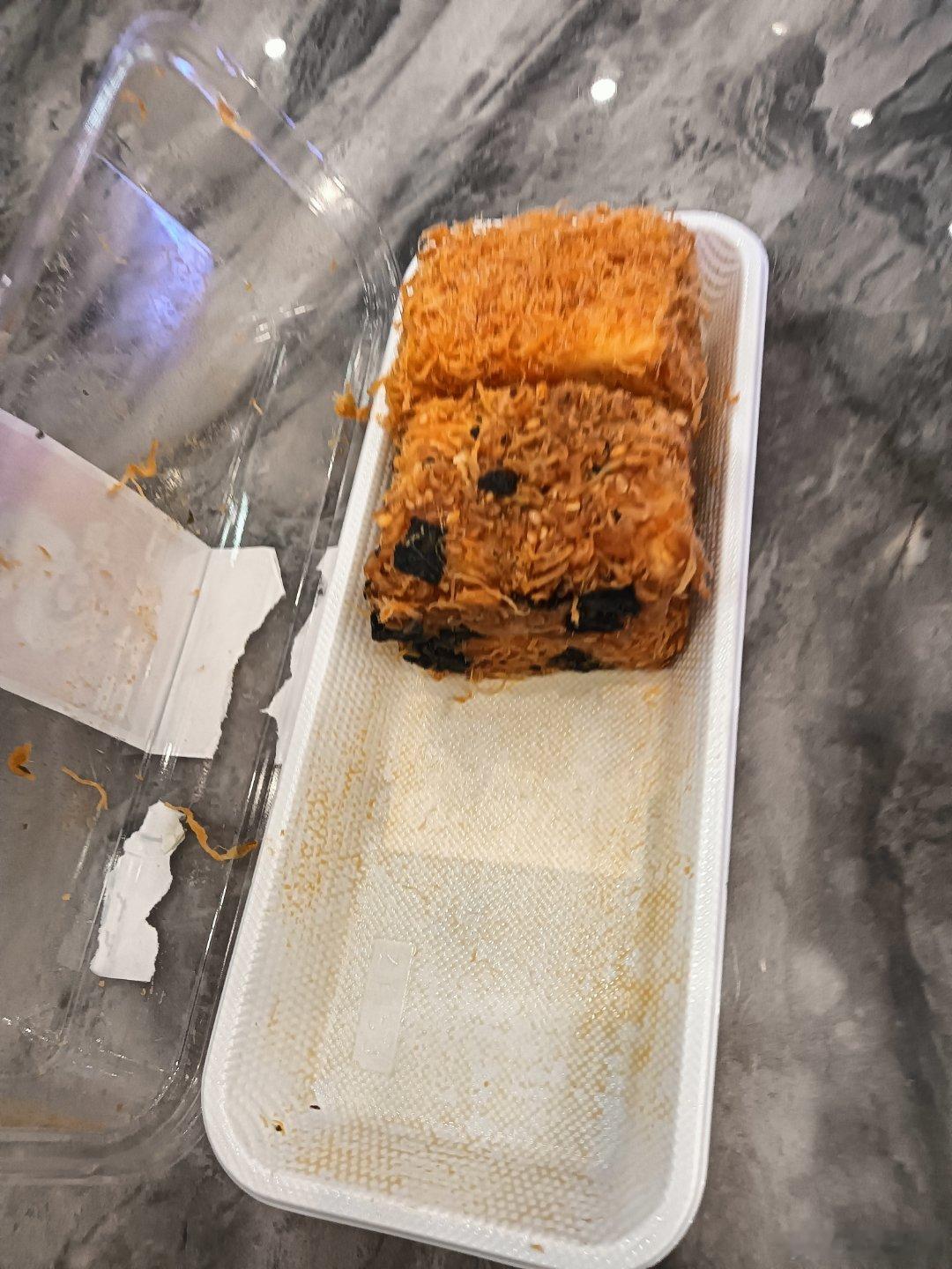 邻居钓鱼佬昨天上午送了些鱼给我家，有些二三指宽的不知道是叫什么名字的鱼，另外一条