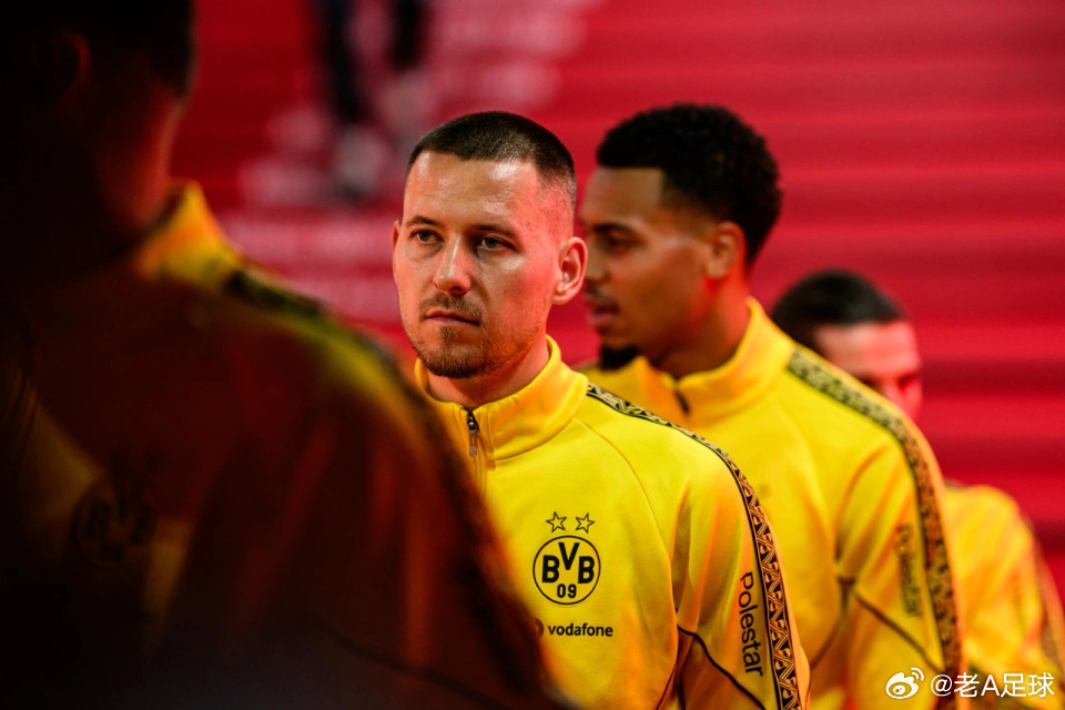 曼联马竞争抢多特中卫安东 球员本人无意离队德国天空体育多特跟队记者Patrick