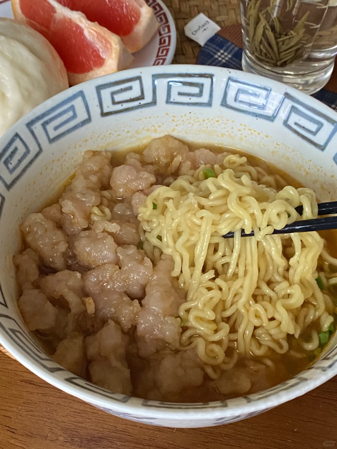 今日早餐｜瘦肉丸泡面&青菜包&茉莉花茶🍵