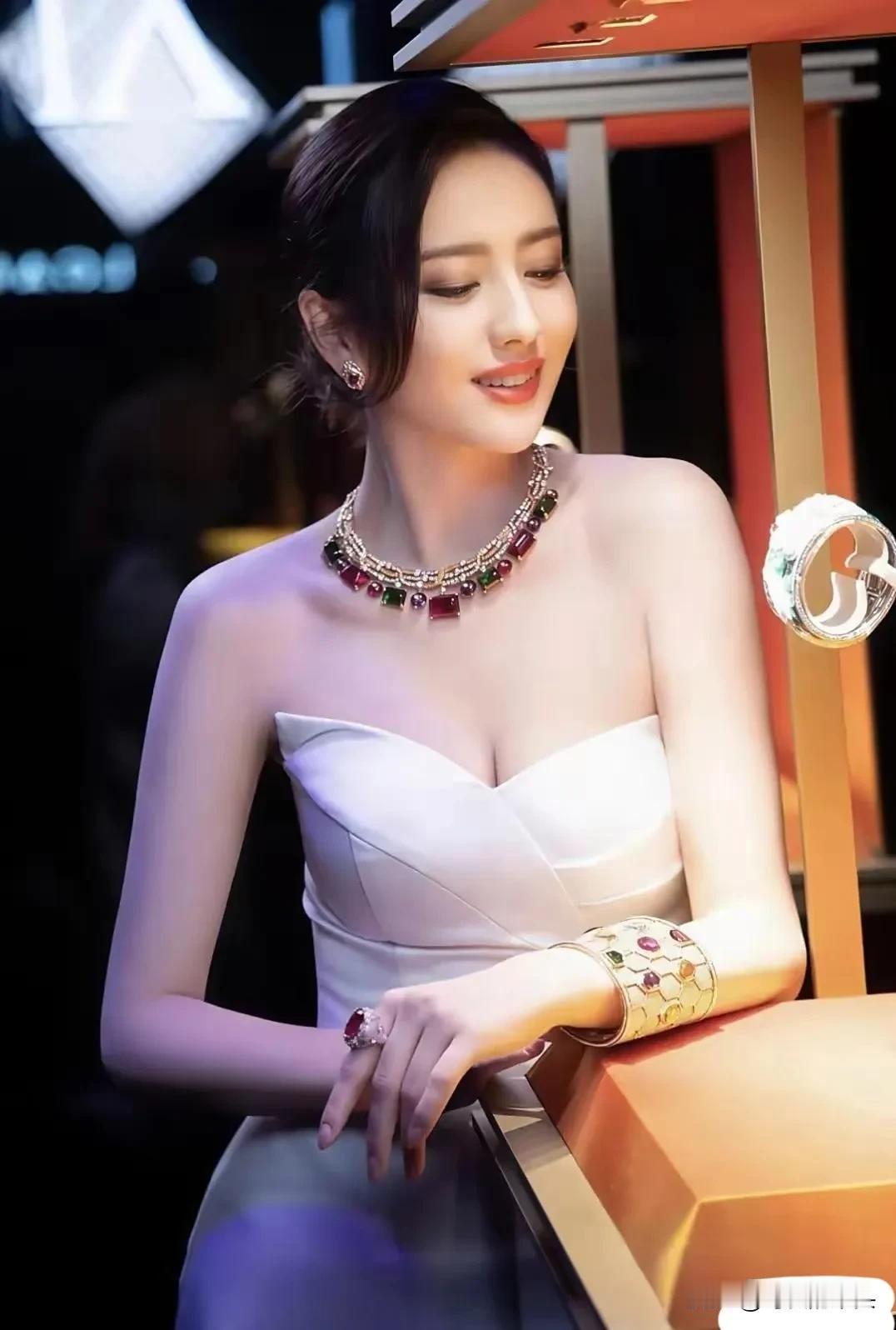 佟丽娅，卢昱晓，袁冰妍，殷桃