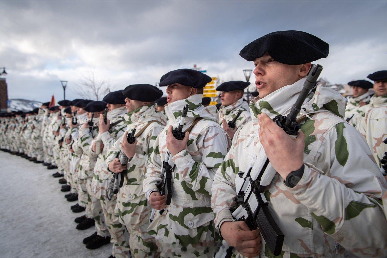 海外新鲜事 法国鸭鸣报报道，法国总统马克龙计划派遣至少200名”阿尔卑斯猎兵”部
