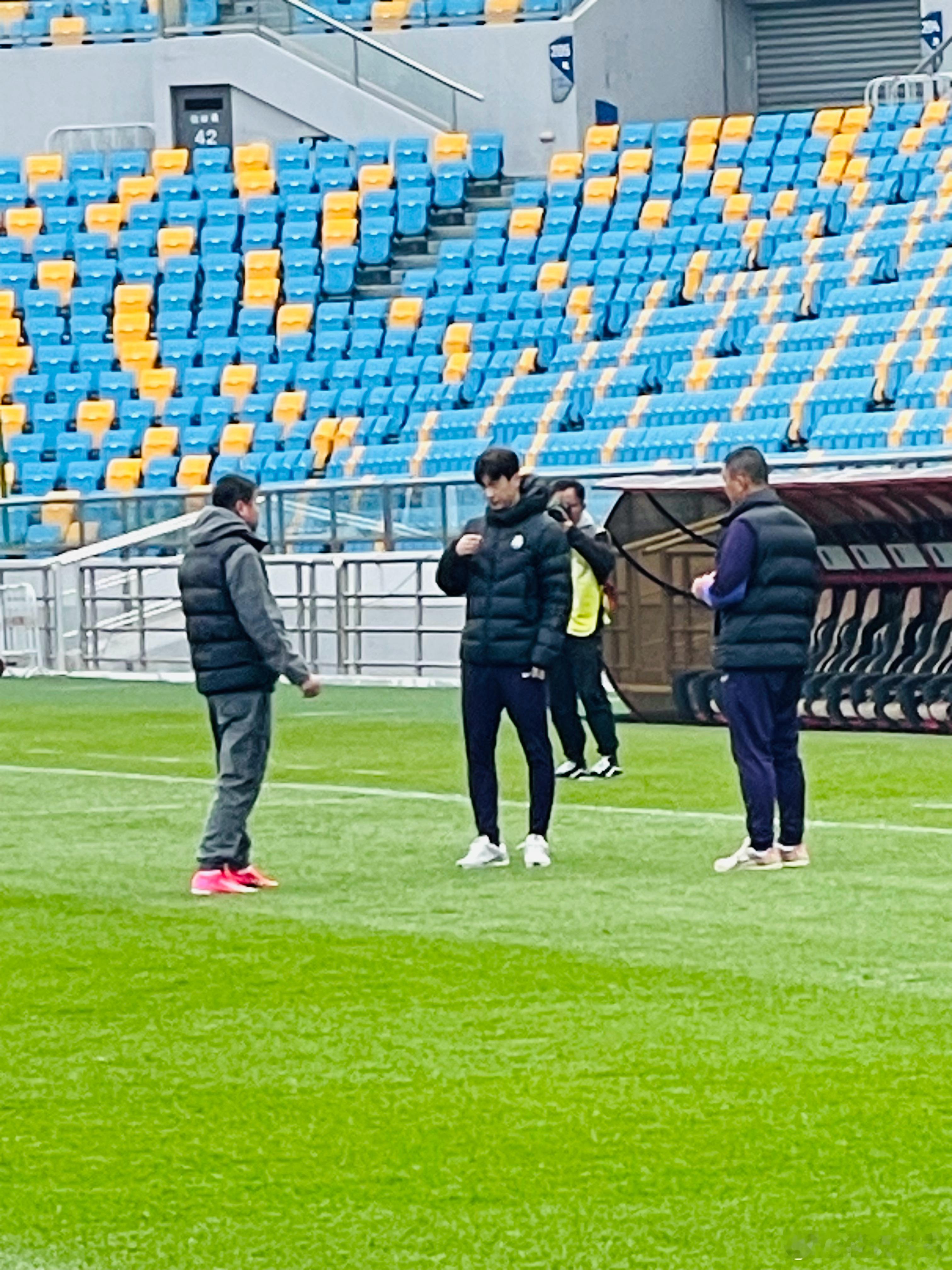 于指导：很遗憾，巴顿在周初的训练中再次受伤，可能无法出战。[伤心] ​​​