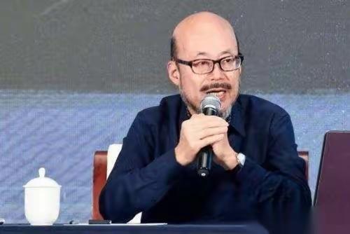 哲学家王东岳说过一段很刺耳的话：“中国社会道德溃败的根源，在于上层精英率先撕毁了