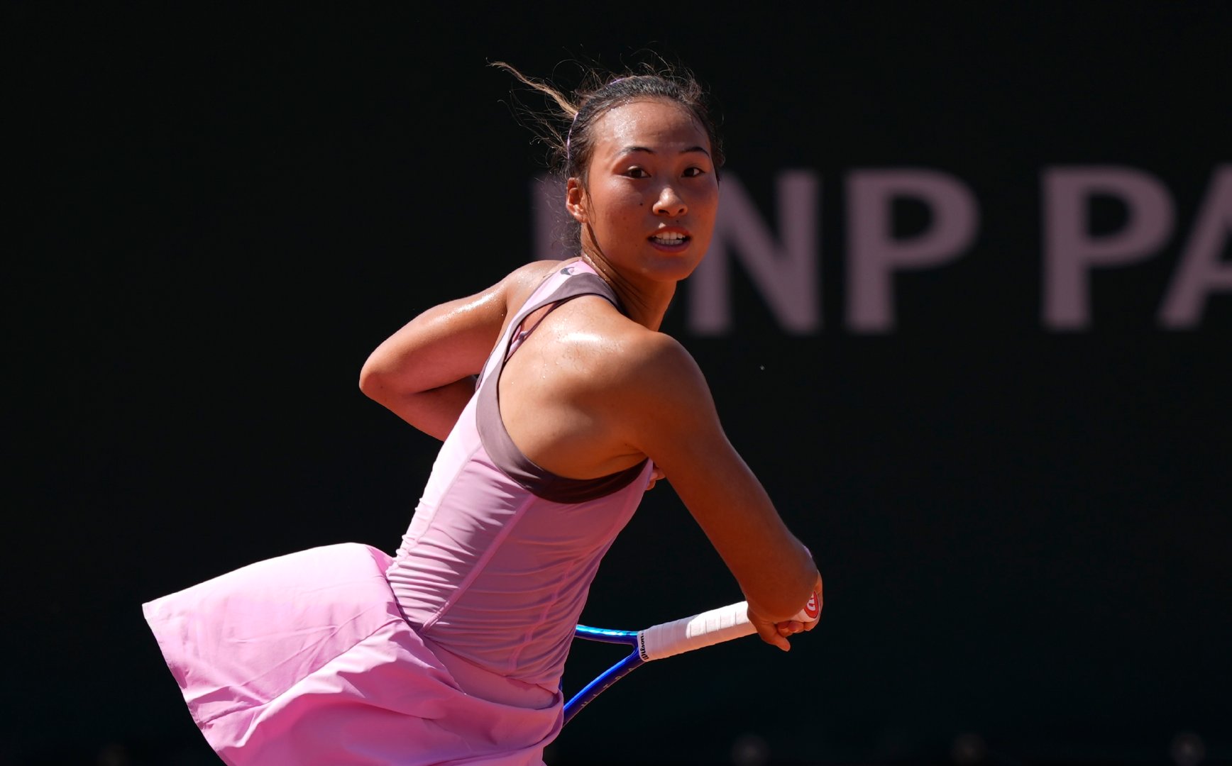 郑钦文逆转萨卡里迎草地赛首胜 💪2026诺丁汉站女单首轮，郑钦文以 4-6/7