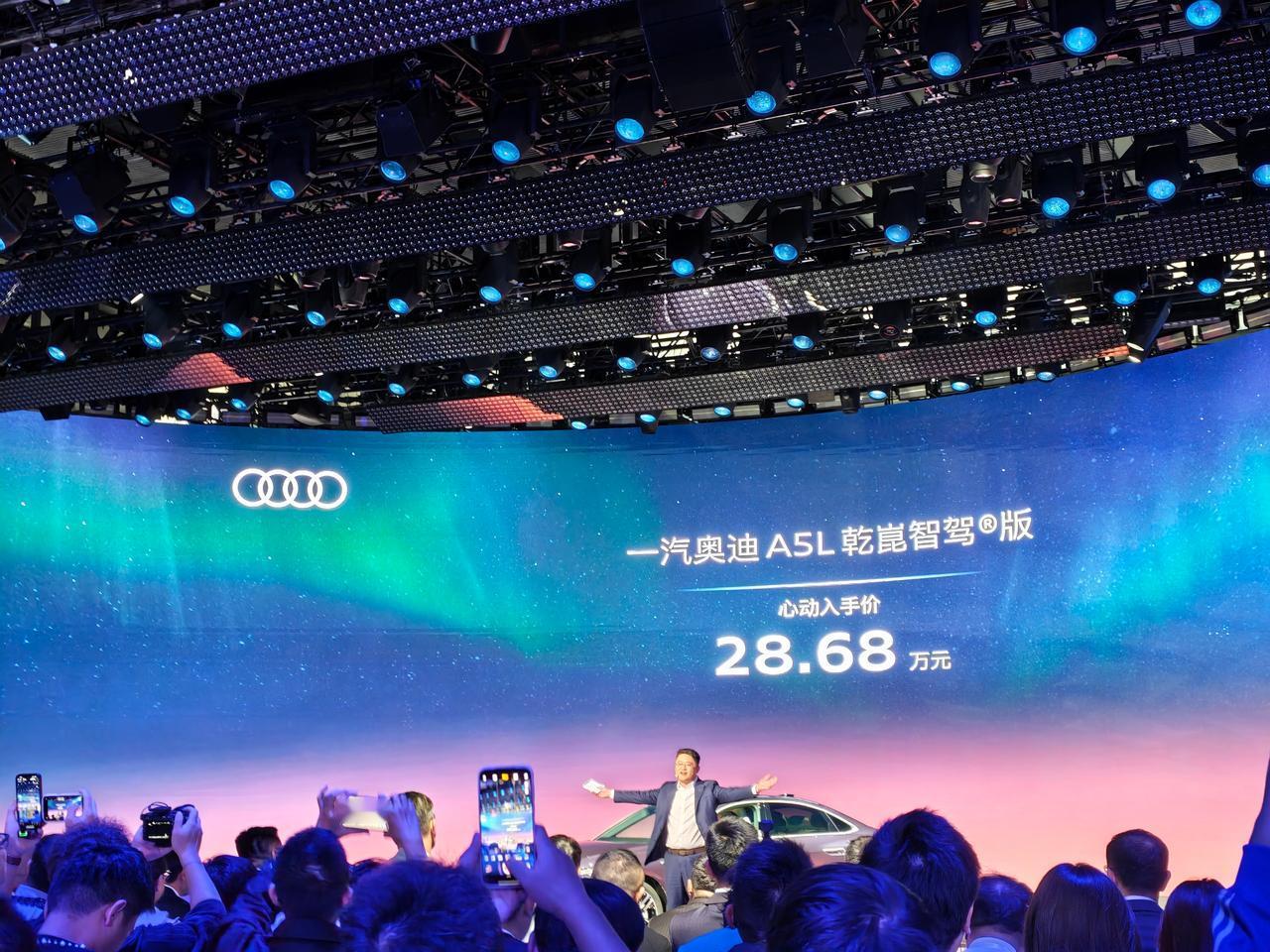 今天2025广州车展，一汽奥迪和华为联手整了个大活，把燃油车智能化这块短板给补齐