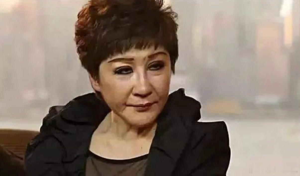 TVB独家对话丁珮谈李小龙之死看到这里的时候也是非常的感慨， 有这么好看的剧，绝