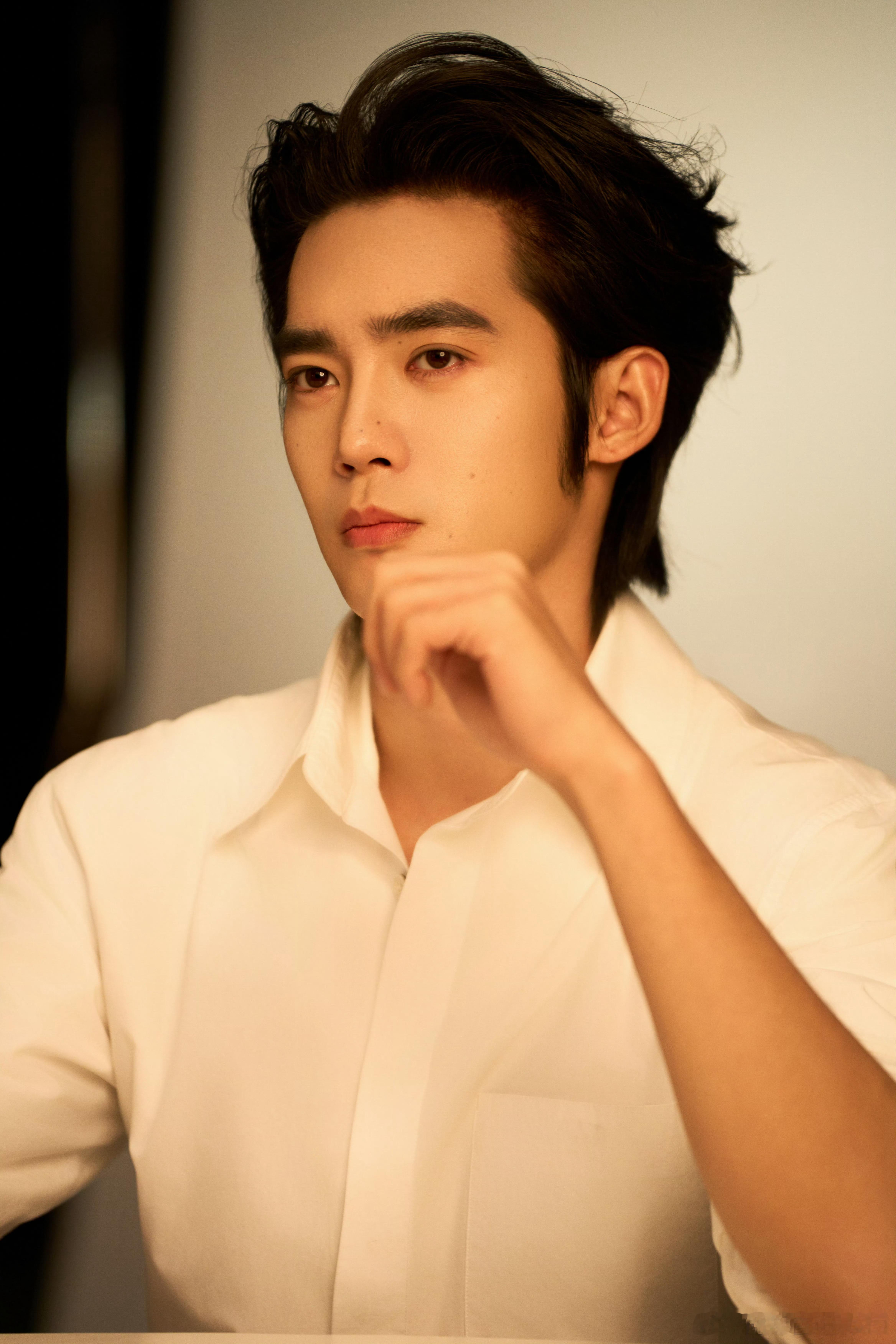 林清轩全球品牌代言人于适于适yosh 山茶知时节，修护恰如适。时光流转，修护有方